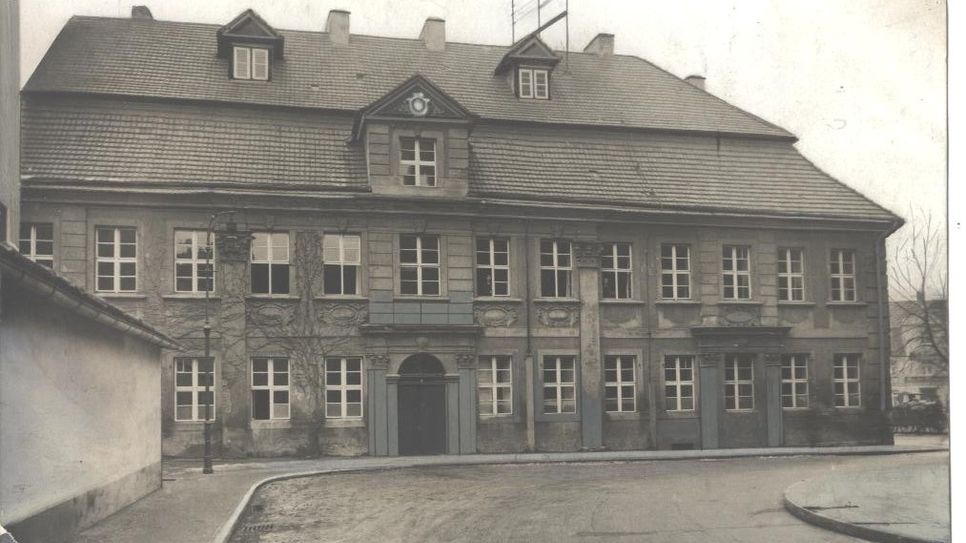 Das alte Cottbuser Gymnasium auf dem Oberkirchplatz. Foto: Stadtarchiv Cottbus