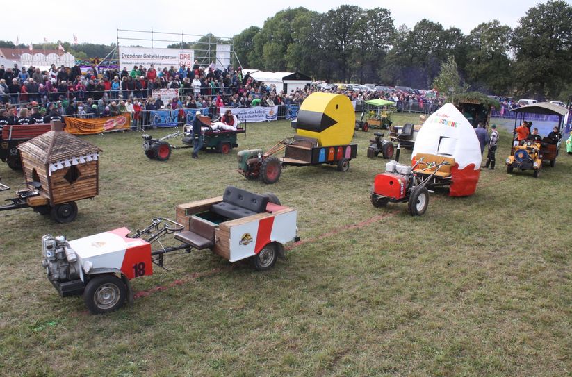 Im Mittelpunkt der diesjährigen Fischbacher Grimsd, hier Bilder aus dem vergangenen Jahr, steht wieder das legendäre Moritzrennen. Am Renntag ist auf und an der Piste einiges los. Spannung und Unterhaltung sind bei diesem Event garantiert!