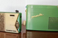 Erstes Transistor-Taschenradio Sternchen der DDR wurde 1959 auf der Leipziger Messe vorgestellt, neben dem  Batterieröhren-Kofferradio »Puck 1959«.