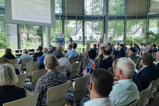 Während der Fachkräftekonferenz entwickelten sich interessante Diskussionen, Denkanstöße gab unter anderen Bürgermeister Simone Taubenek aus Forst (Lausitz).