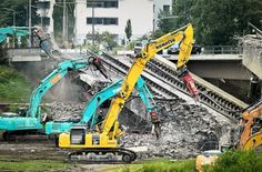 Schwere Technik hat über Stunden die herabgestürzten Teile der Carolabrücke abgetragen, um die schlimmsten Hindernisse für das nahende Hochwasser wegzuräumen.