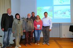 Der Autorenkreis der Radeberger Blätter mit dem Oberbürgermeister der Röderstadt zur Buchpräsentation im Schloss Klippenstein: Klaus Schönfuß, Renate Schönfuß-Krause, Herbert Müller, OB Frank Höhme, Katja Fissel und Gert Schöbel (v.l.n.r)
 Foto: Matthias Stark